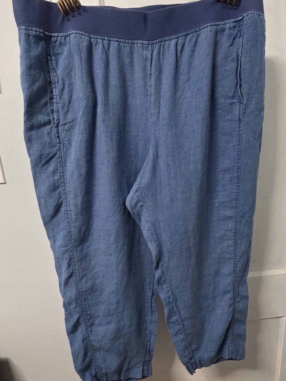 J. Jill Blue Cropped Linen Blend Pants with Navy Waistband